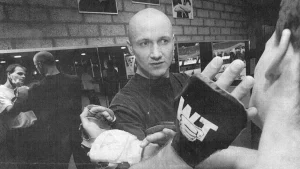 25. Oktober 1997, De Twentsche Courant Tubantia Enschede en Hengelo Foto - Wing Tsun, der Albtraum jedes Angreifers